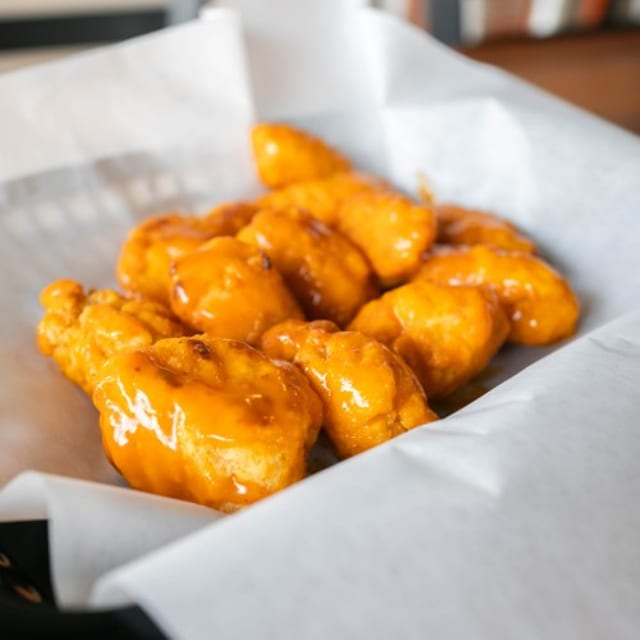 6 Piece Boneless.